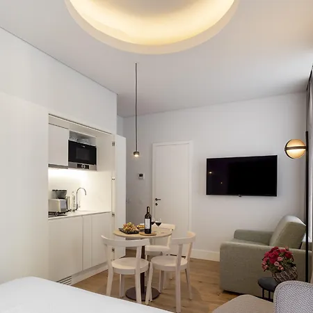 Serviced - Madalena Lisboa