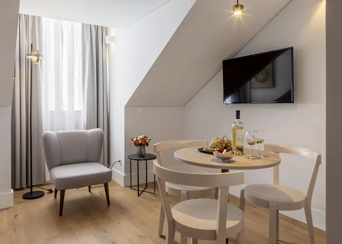 Serviced - Madalena * Лиссабон