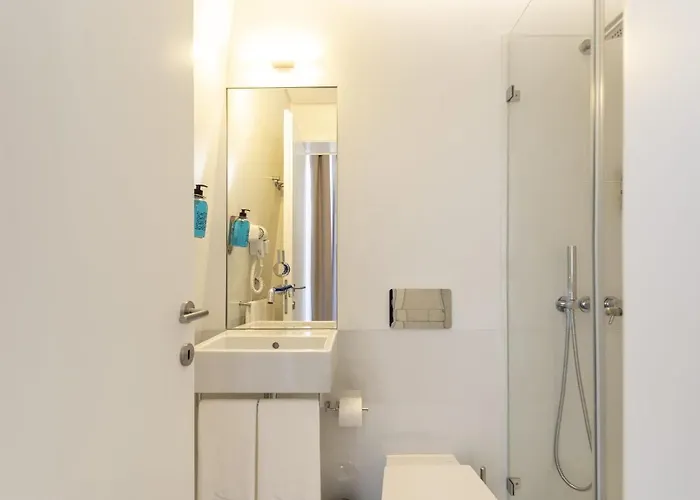 Serviced - Madalena Лиссабон